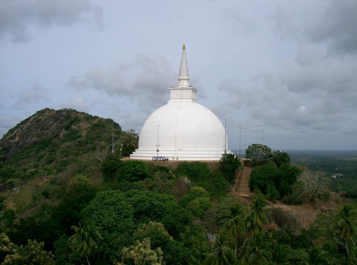 Miheen Hotel & Resort - Anuradhapura Мігінтейл Екстер'єр фото